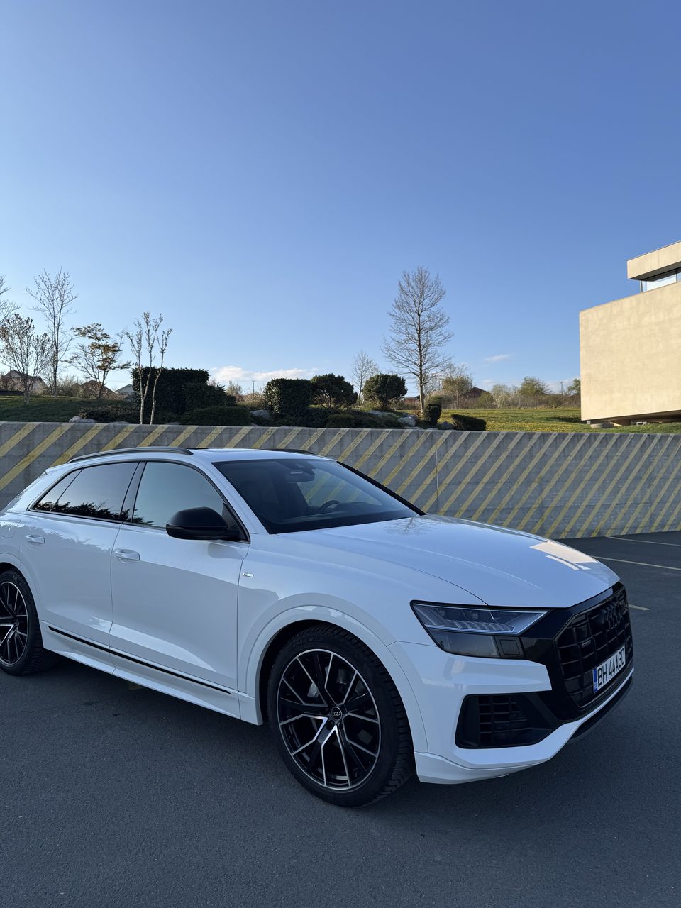 Înainte — Audi Q8 trei sferturi față, original